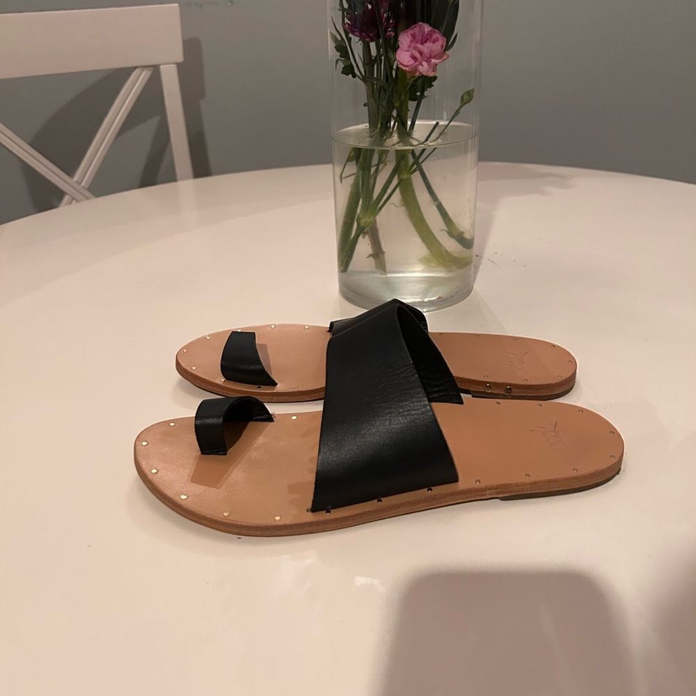 Beek Finch Toe Loop Sandals - Picture 5 of 8